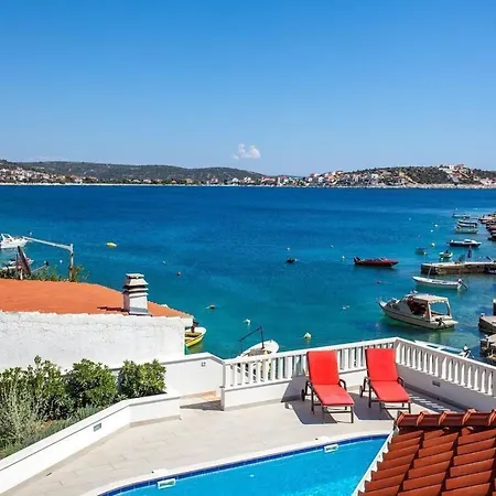 Nyaraló Luxurioeses Mit Pool Direkt Am By Interhome