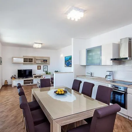 Luxurioeses Mit Pool Direkt Am By Interhome * Rogoznica