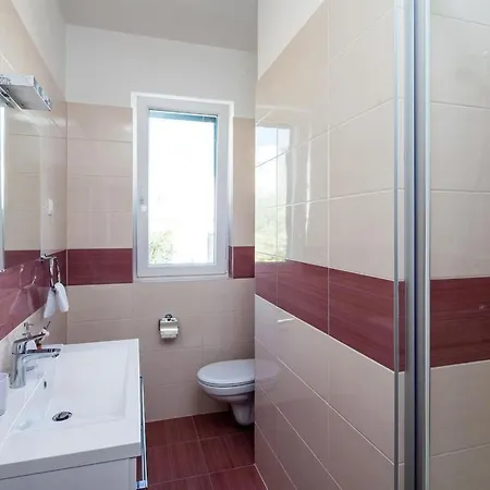 Nyaraló Luxurioeses Mit Pool Direkt Am By Interhome Rogoznica