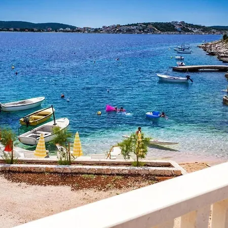 Luxurioeses Mit Pool Direkt Am By Interhome Nyaraló