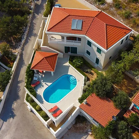 Nyaraló Luxurioeses Mit Pool Direkt Am By Interhome