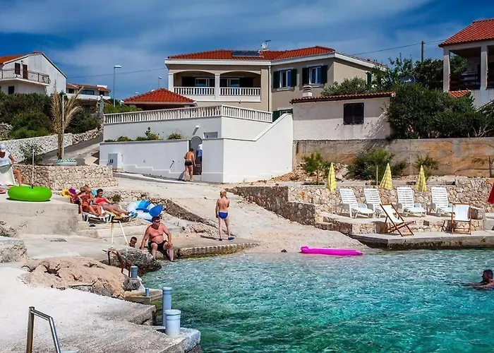 بيت للعطل Luxurioeses Mit Pool Direkt Am By Interhome