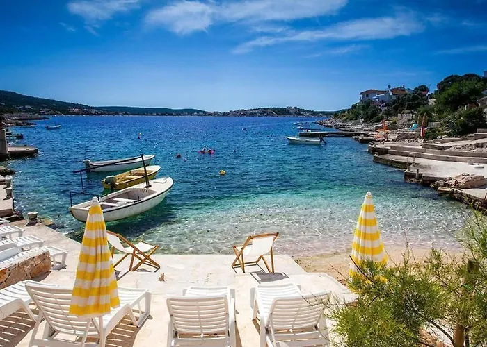 بيت للعطل Luxurioeses Mit Pool Direkt Am By Interhome *