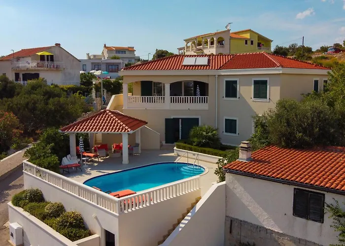 Luxurioeses Mit Pool Direkt Am By Interhome روغوزنيكا