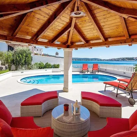 Luxurioeses Mit Pool Direkt Am By Interhome Rogoznica (Sibenik-Knin)