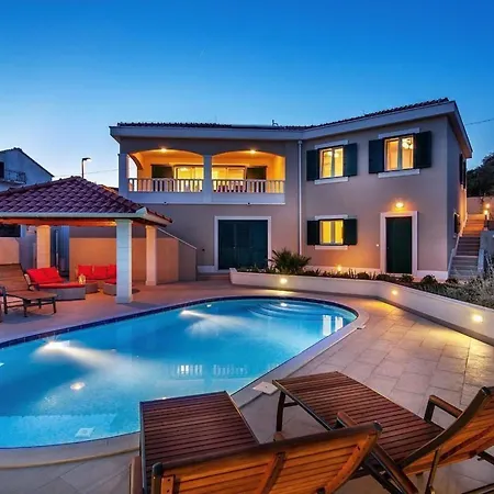 Nyaraló Luxurioeses Mit Pool Direkt Am By Interhome *