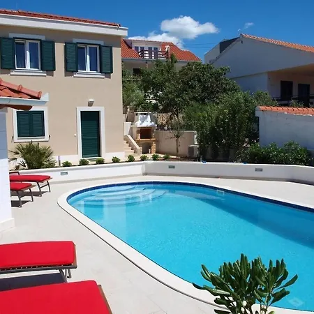 Luxurioeses Mit Pool Direkt Am By Interhome Nyaraló *