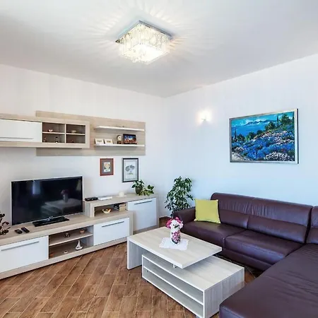 Luxurioeses Mit Pool Direkt Am By Interhome 別荘 *