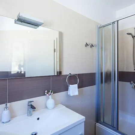 Luxurioeses Mit Pool Direkt Am By Interhome *