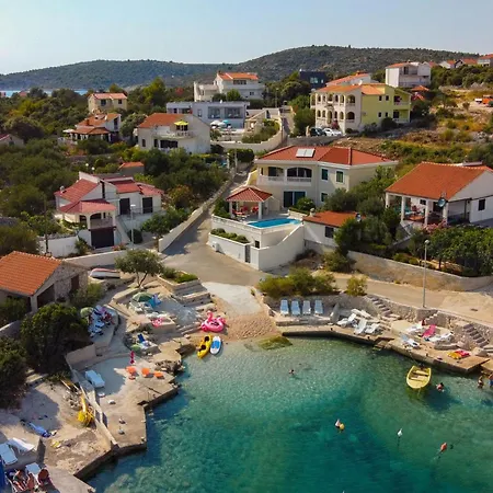 Luxurioeses Mit Pool Direkt Am By Interhome * Rogoznica (Sibenik-Knin)