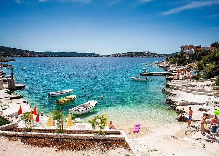 Nyaraló Luxurioeses Mit Pool Direkt Am By Interhome