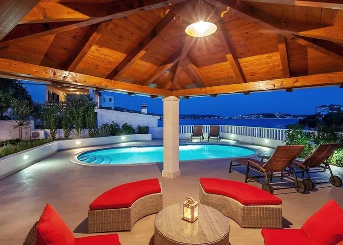 Luxurioeses Mit Pool Direkt Am By Interhome Nyaraló