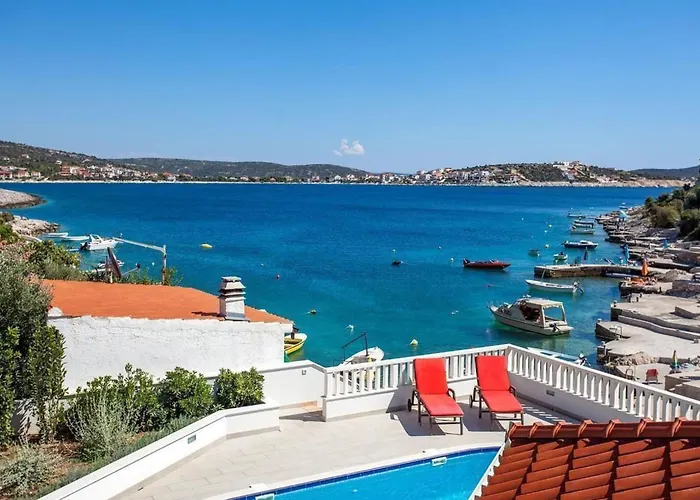 Nyaraló Luxurioeses Mit Pool Direkt Am By Interhome