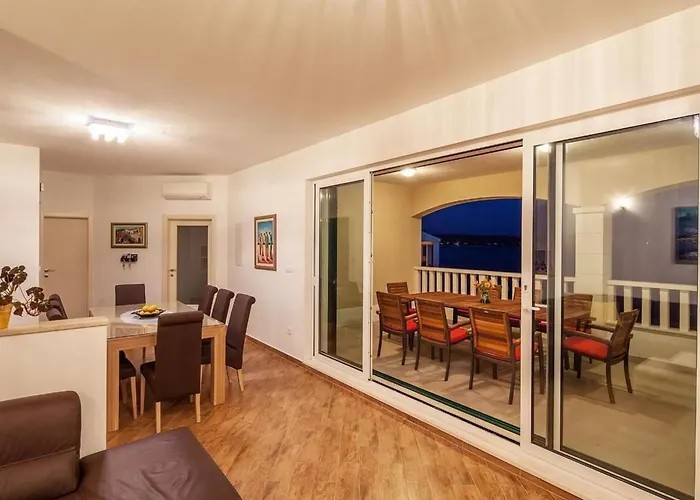 Luxurioeses Mit Pool Direkt Am By Interhome Hébergement de vacances