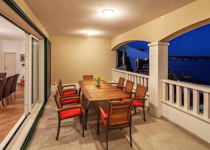 Luxurioeses Mit Pool Direkt Am By Interhome Rogoznica (Sibenik-Knin)