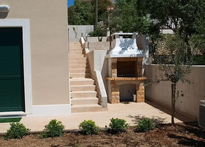 Luxurioeses Mit Pool Direkt Am By Interhome Rogoznica (Sibenik-Knin)