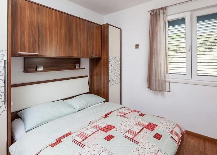 Nyaraló Luxurioeses Mit Pool Direkt Am By Interhome Rogoznica