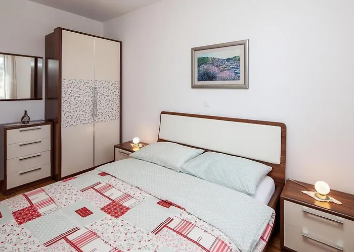 Luxurioeses Mit Pool Direkt Am By Interhome Rogoznica (Sibenik-Knin)