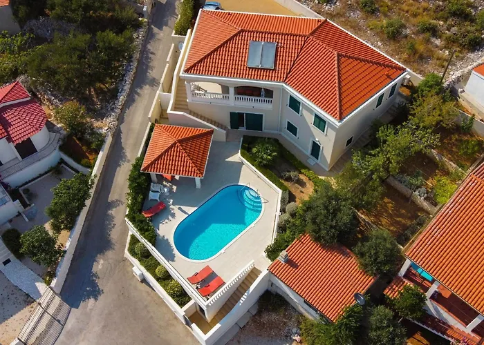 Nyaraló Luxurioeses Mit Pool Direkt Am By Interhome